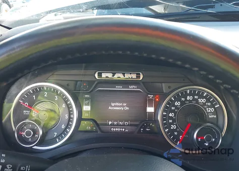 2021 Ram 1500 Big Horn z USA, uszkodzony, nr VIN 1C6SRFMTXMN662903